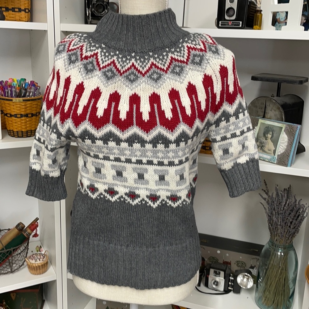 Tommy Hilfiger sweater. Size M